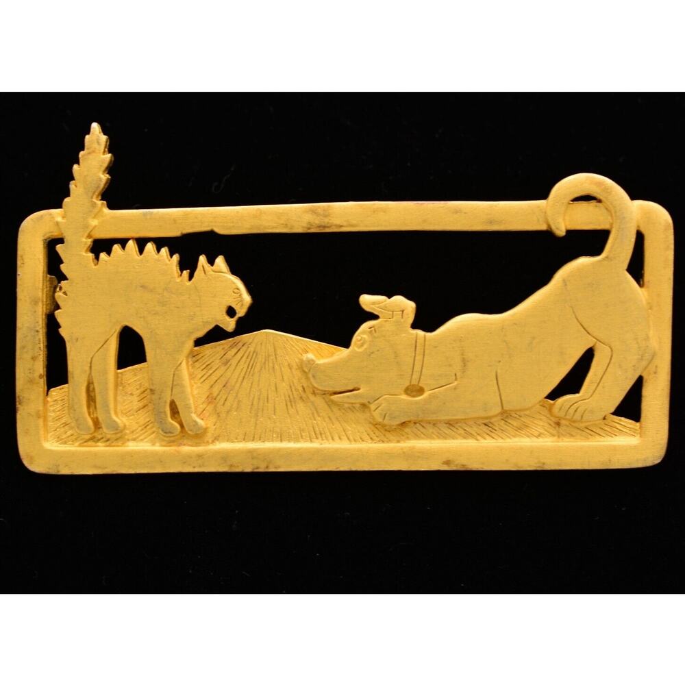 JJ Vintage Figural Cat Dog Pin Brooch Brushed Gold Playful Scared Signed BinAC